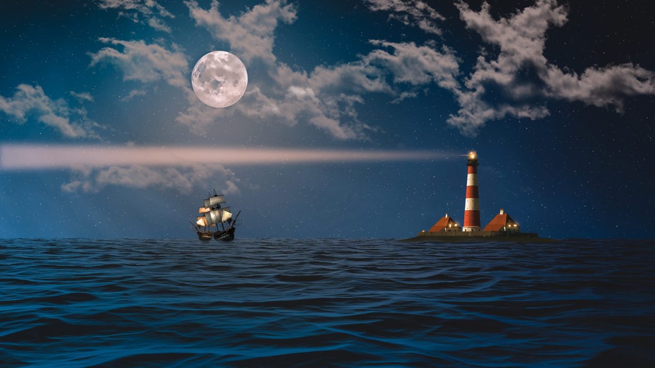 月と灯台に導かれる帆船